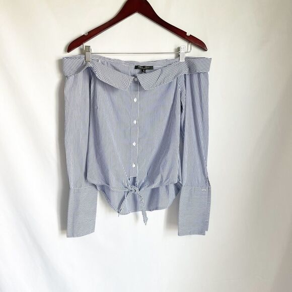 Romeo & Juliet Couture Tops - 🟢Romeo & Juliet Couture Blue White Striped Blouse S